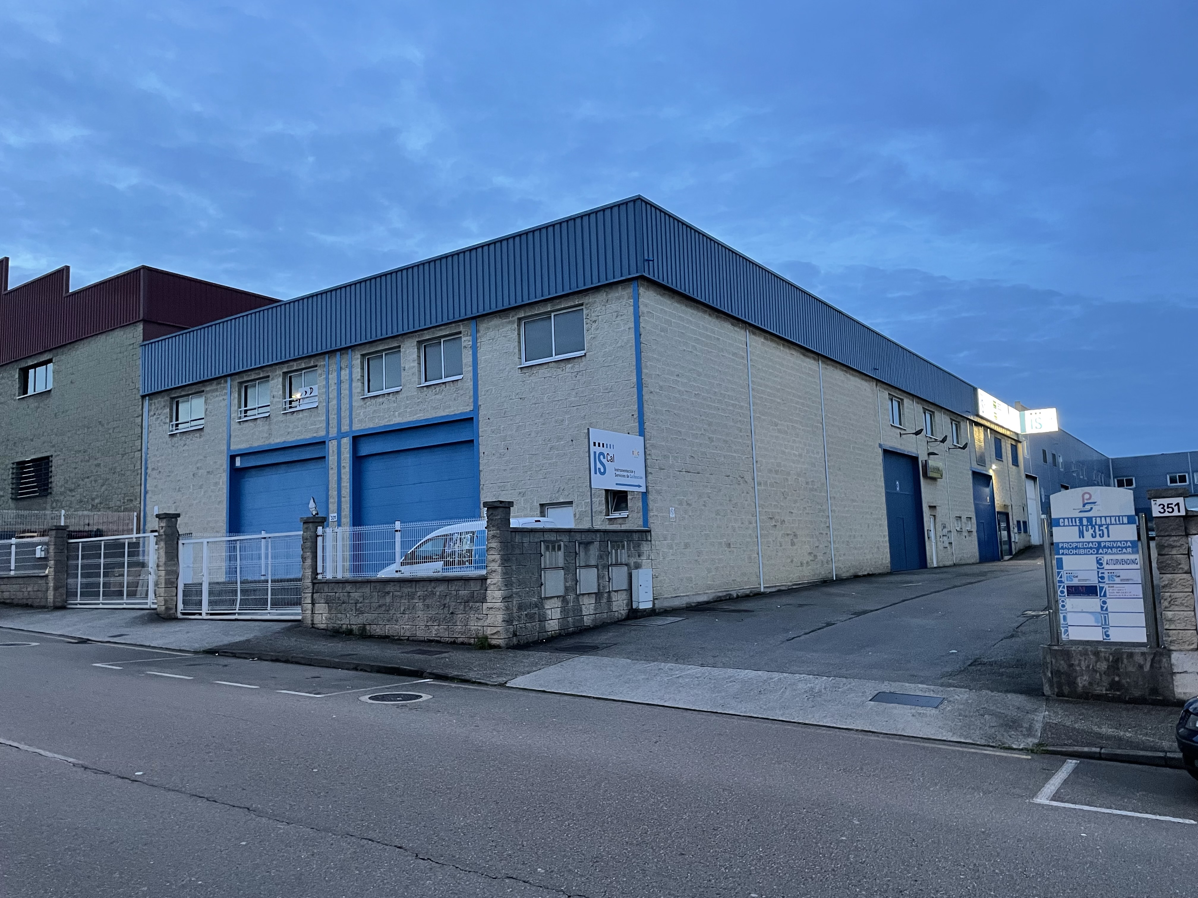 Naves industriales en Porceyo, Asturias